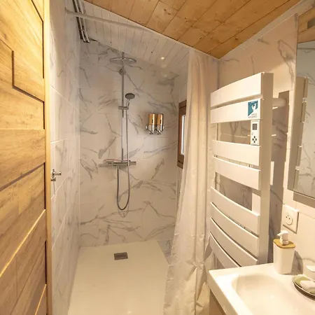 Chalet De Montagne Style Sur Le Quai Saint Laurent Et Bastille Grenoble Exterior photo