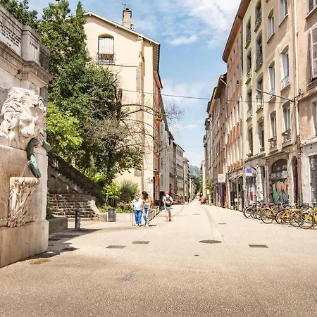 Chalet De Montagne Style Sur Le Quai Saint Laurent Et Bastille Grenoble Exterior photo