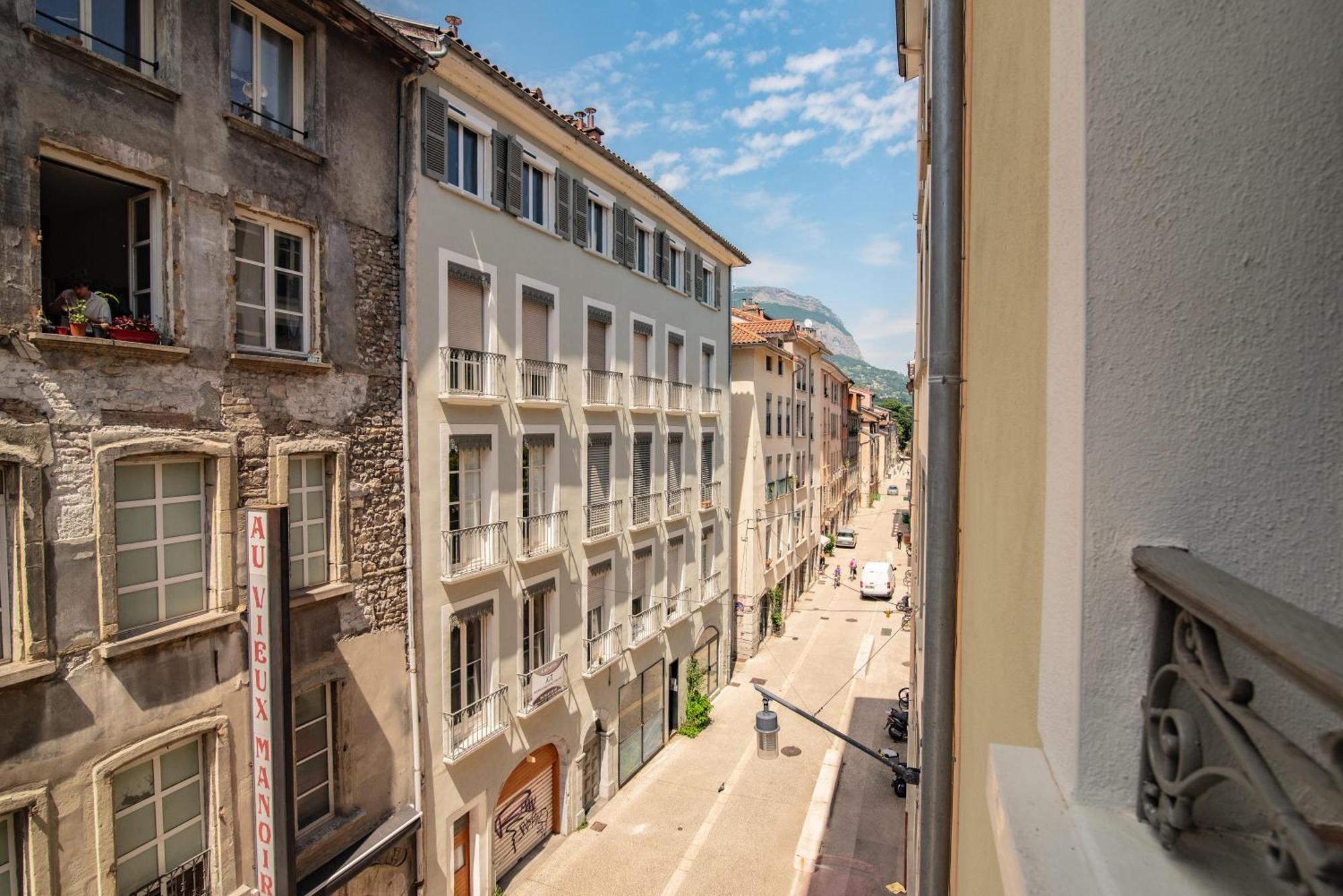 De Montagne Style Sur Le Quai Saint Laurent Et Bastille Apartment *